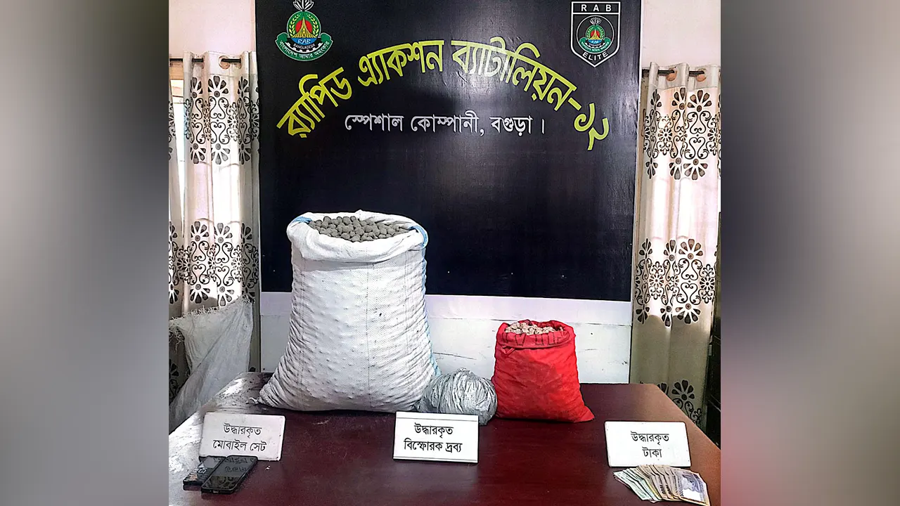 বগুড়ায় বিপুল বিস্ফোরক উদ্ধার, গ্রেপ্তার ৩